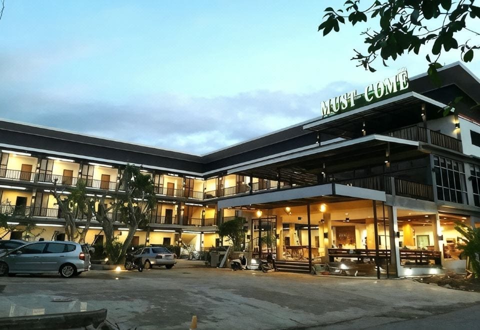ห้องพักโทนอบอุ่นของ Must Come Boutique Hotel แพร่ บรรยากาศเรียบง่ายสะอาดตา