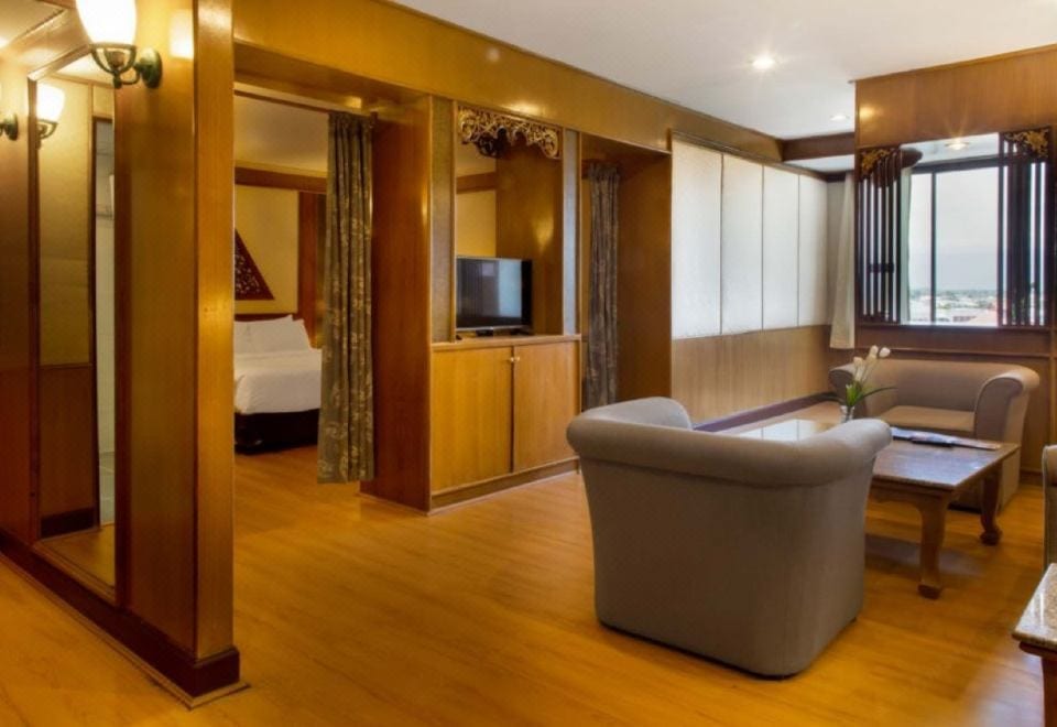 อาคารและล็อบบี้ Phrae Nakara Hotel โรงแรมแพร่นครา ตกแต่งผสมลานนากับงานร่วมสมัย