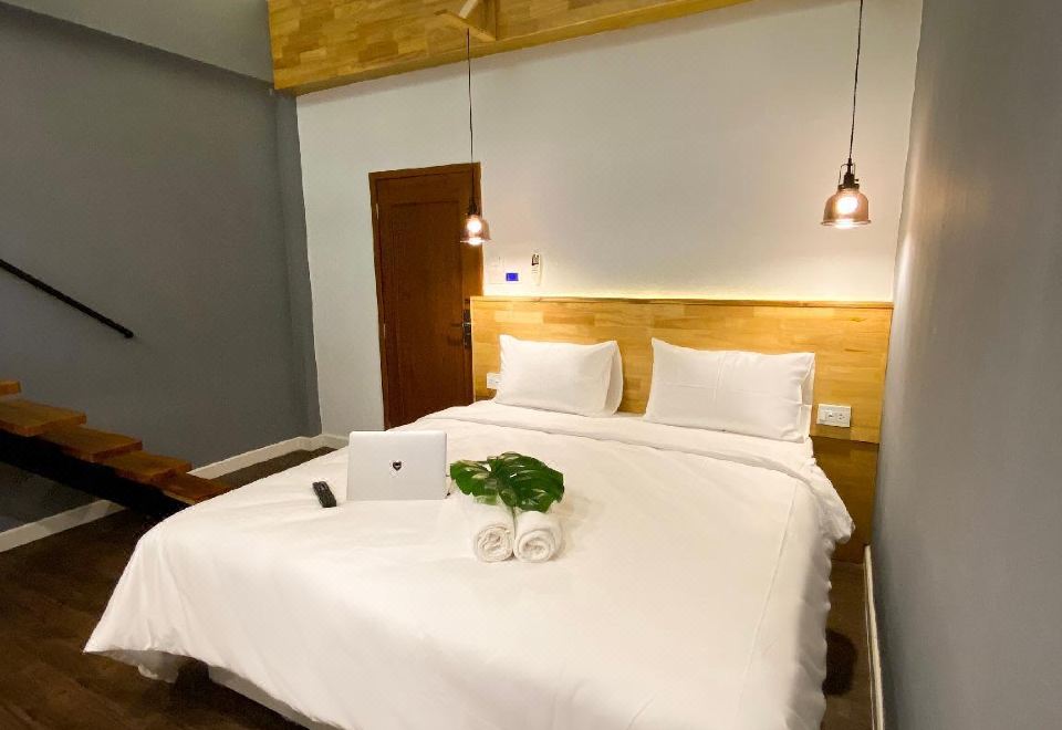 คาเฟ่ในตัวของ Need A Nap Hostel Phrae ตกแต่งสบายตา