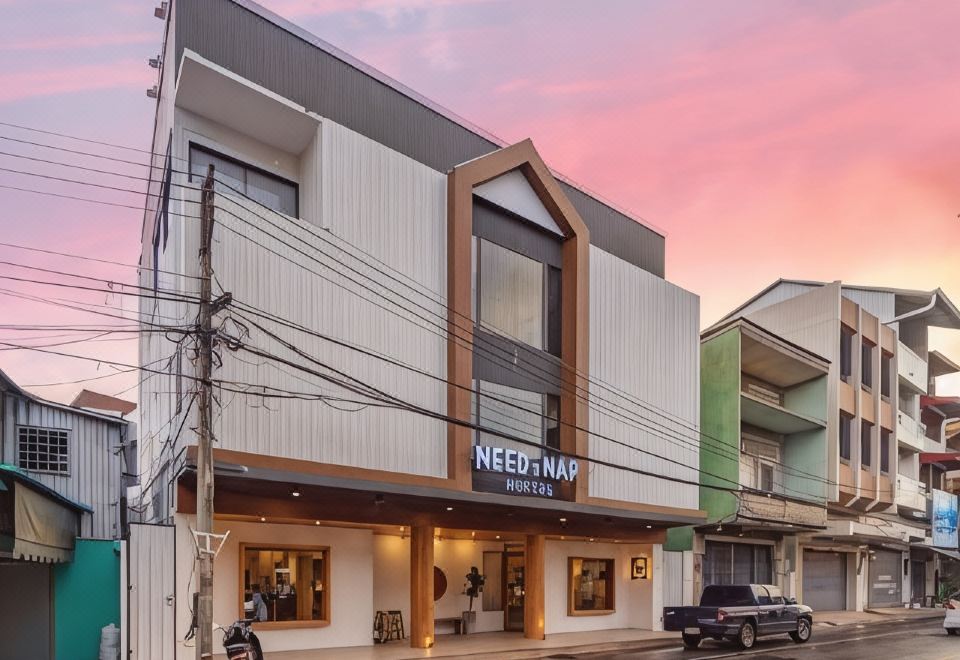 ห้องพักส่วนตัวของ Need A Nap Hostel Phrae สะอาด มีเครื่องปรับอากาศ