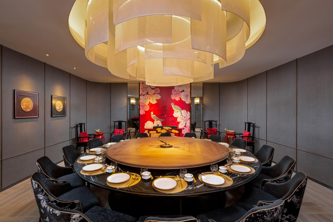 ห้องอาหารจีนตกแต่งสไตล์ชิโน-เปอรานากันภายใน Courtyard by Marriott Phuket Town