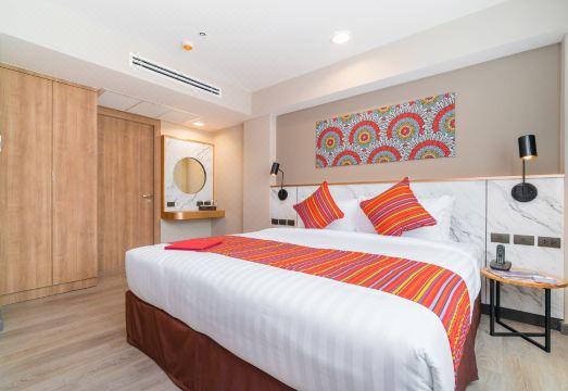 อาคารและพื้นที่ส่วนกลางของ KK Karon Kata Boutique Hotel บนถนนกะรน ภูเก็ต
