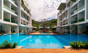 อาคารวิงสไตล์ชิโน-โปรตุกีสของ The Old Phuket Karon Beach Resort