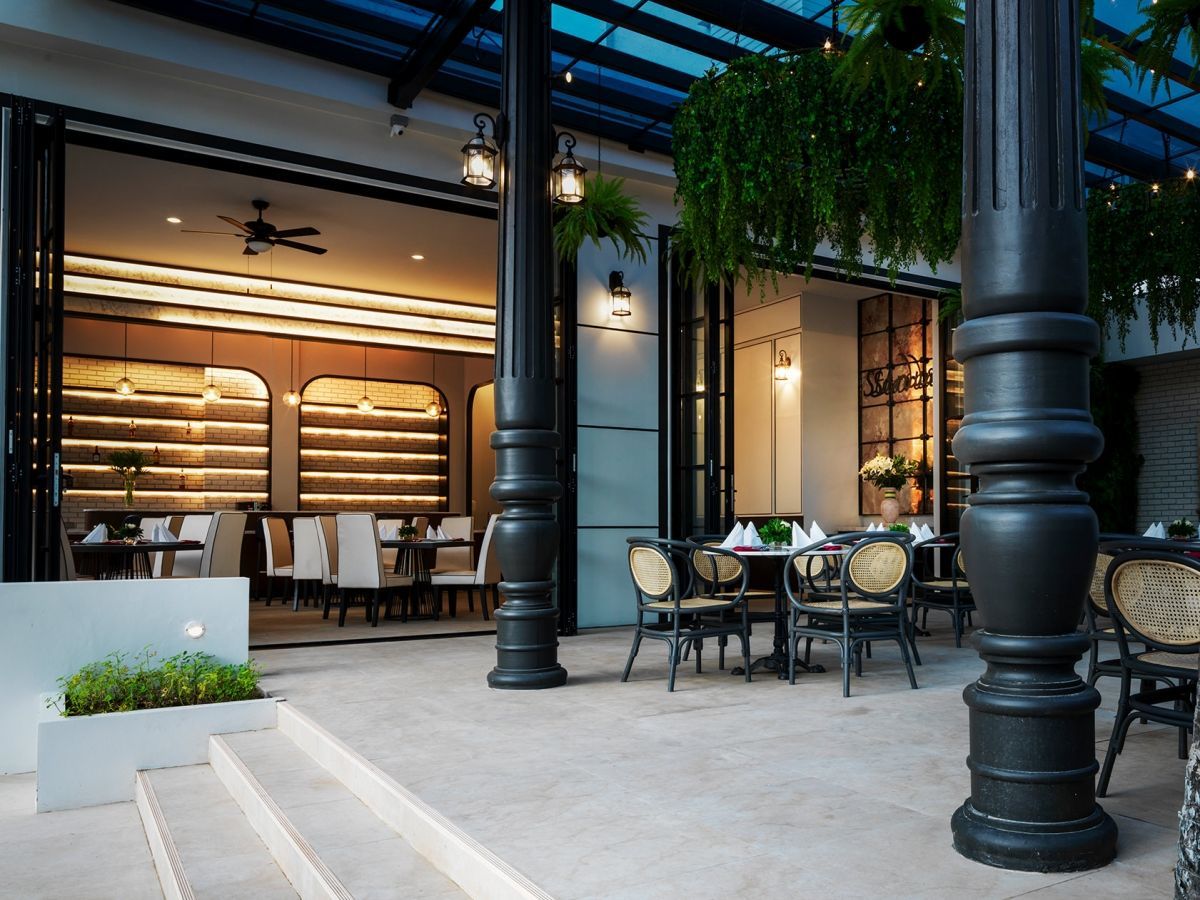 Stardust Restaurant ของ Chanalai Romantica ที่เสิร์ฟอาหารเช้าและบาร์บีคิวยามเย็น
