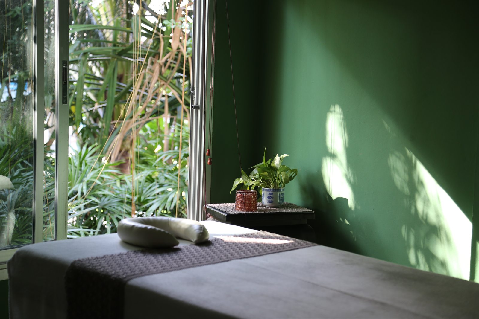 Raintree Spa ในสวนเขตร้อนของ Sino House ล็อบบี้สปาสไตล์ชิโน-โปรตุกีส บรรยากาศร่มรื่น