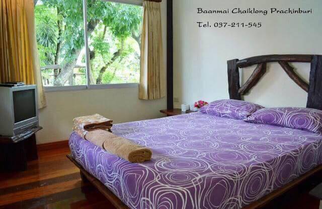 บ้านไม้ใต้ถุนสูงริมคลองของบ้านไม้ชายคลองรีสอร์ท ตำบลคลองกะจะ เมืองปราจีนบุรี