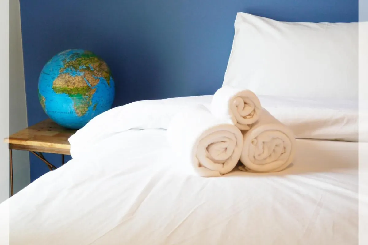 ห้องพักดีไซน์มินิมอลของ IRabbit Hotel ปราจีนบุรี สะอาดตา เตียงนุ่ม
