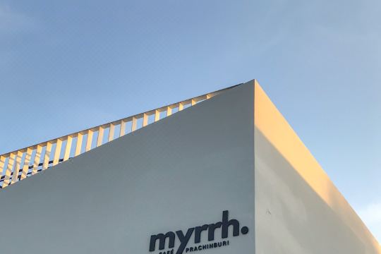 Myrrh. Cafe คาเฟ่ในตัวรีสอร์ต โซนนั่งเล่นและมุมถ่ายรูป