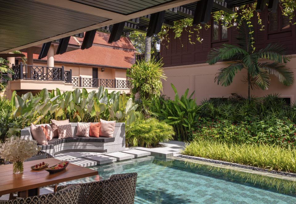 ห้องพักของ Anantara Hua Hin Resort ตกแต่งสไตล์ไทยร่วมสมัย โทนไม้และผ้าไหม