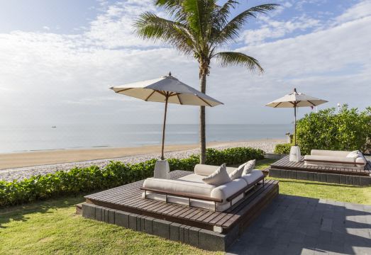 สระว่ายน้ำ infinity วิวทะเลของ Cape Nidhra Hotel Hua Hin