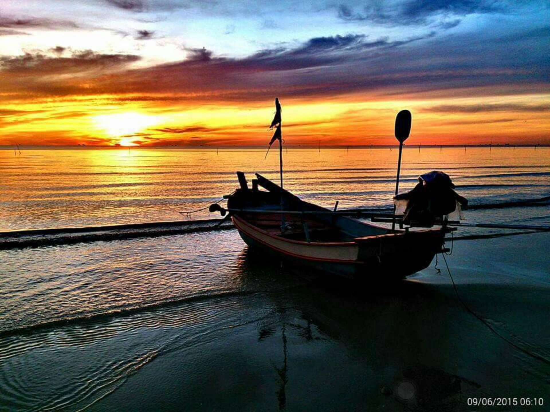 บรรยากาศหาดเงียบสงบหน้า Greenseaview Resort บางสะพาน น้ำใสทรายขาว