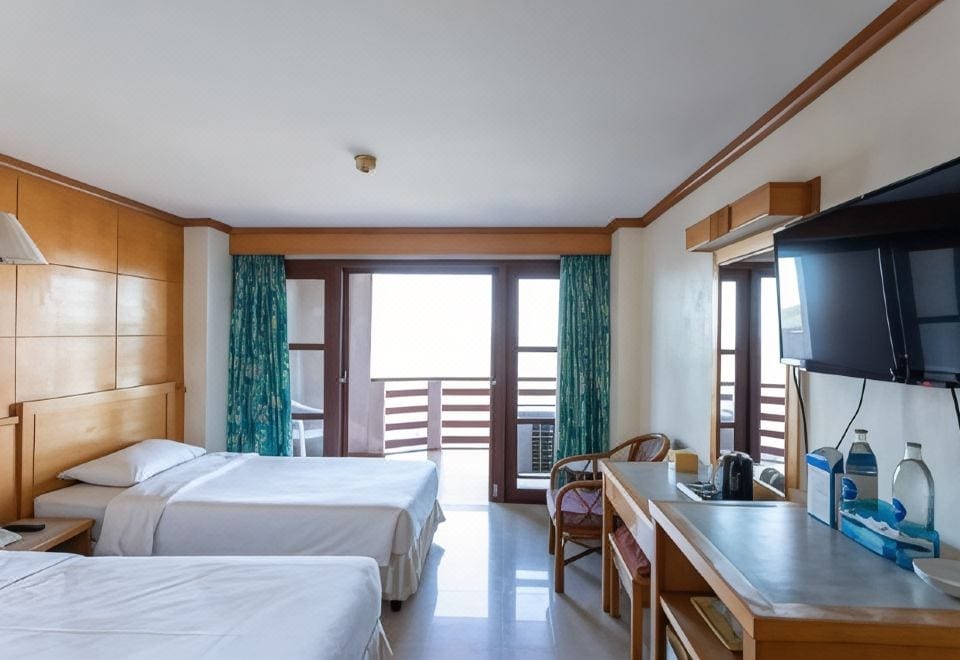Hadthong Hotel (โรงแรมหาดทอง)