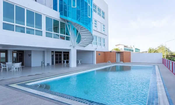 ห้องพักของ Hadthong Hotel โรงแรมหาดทอง พร้อมระเบียงมองออกไปเห็นอ่าวประจวบ
