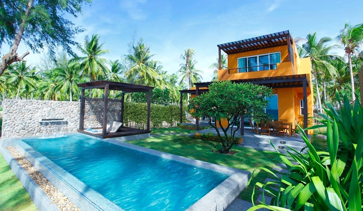 วิลล่าริมทะเลของ Nishaville Resort หาดห้วยยาง พร้อมวิวอ่าวไทยและดงมะพร้าว