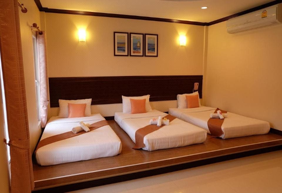 ห้องพักบังกะโลของ Baan Por Pla Resort ตกแต่งเรียบง่ายสะอาดตา พร้อมเครื่องปรับอากาศและทีวี