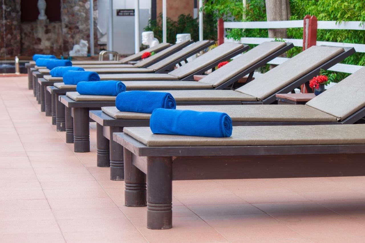 พูลวิลล่าและห้องพักของ The Privacy Beach Resort ตกแต่งโทนอบอุ่นริมทะเลสามร้อยยอด