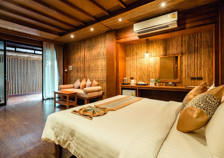 หาดไร่เลย์เวสต์หน้ารีสอร์ต Railay Village จุดชมพระอาทิตย์ตก กระบี่