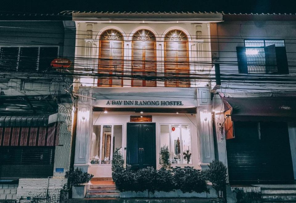 พื้นที่ส่วนกลางและเลานจ์ของ A Day Inn Ranong สไตล์ชิโน-โปรตุกีส