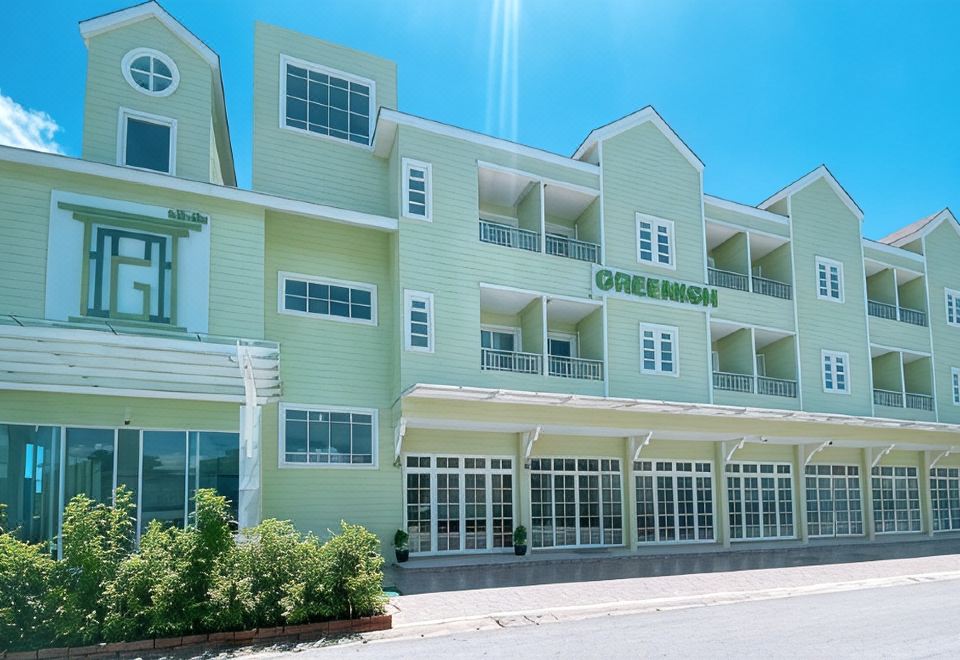 Greenish Hotel