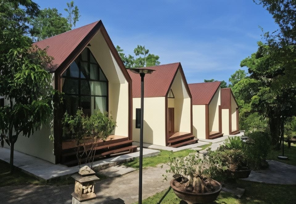 ห้องพักและมุมพักผ่อนภายในรีสอร์ต At Home Suanphung ย่านสวนผึ้ง ราชบุรี