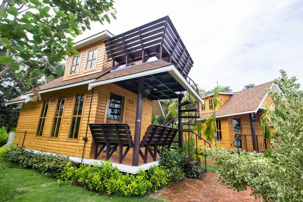 พื้นที่ส่วนกลางและทางเดินในแคมป์ช้าง Chang Puak Resort ราชบุรี