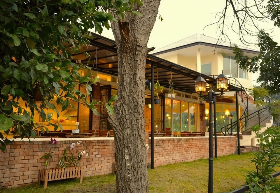 บ้านพักและสวนของ Dandelion Resort สวนผึ้ง ราชบุรี บรรยากาศธรรมชาติเงียบสงบกลางหุบเขา