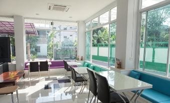 มุมห้องพักและสิ่งอำนวยความสะดวกของ Happy Home Hotel Ratchaburi กลางตัวเมืองราชบุรี