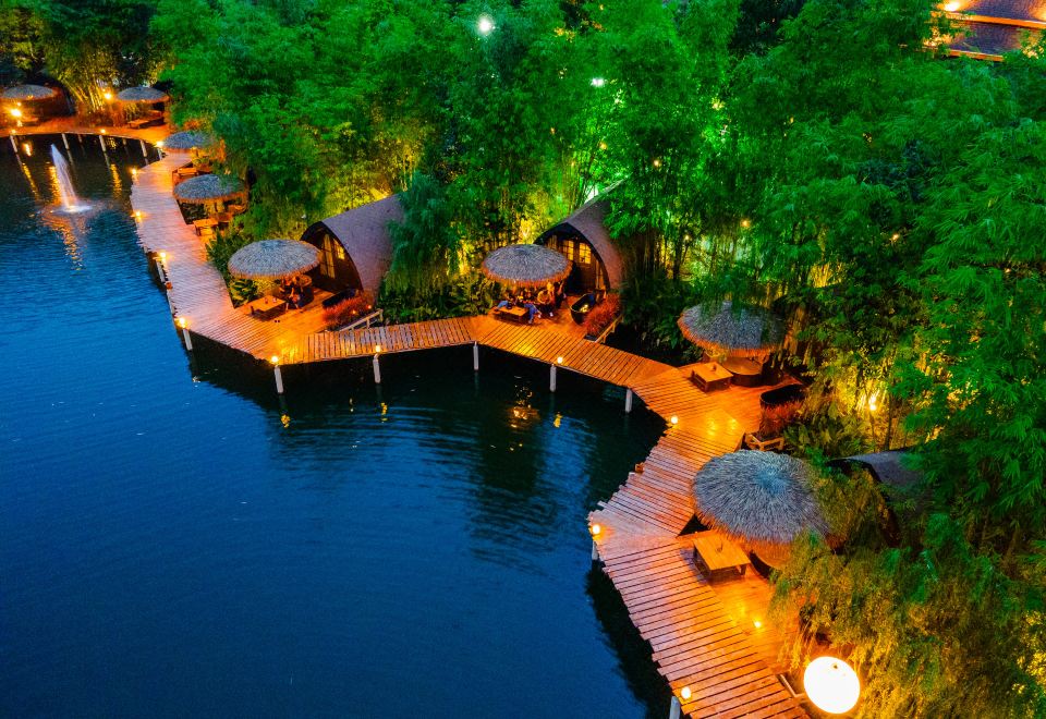 Khum Damnoen Resort