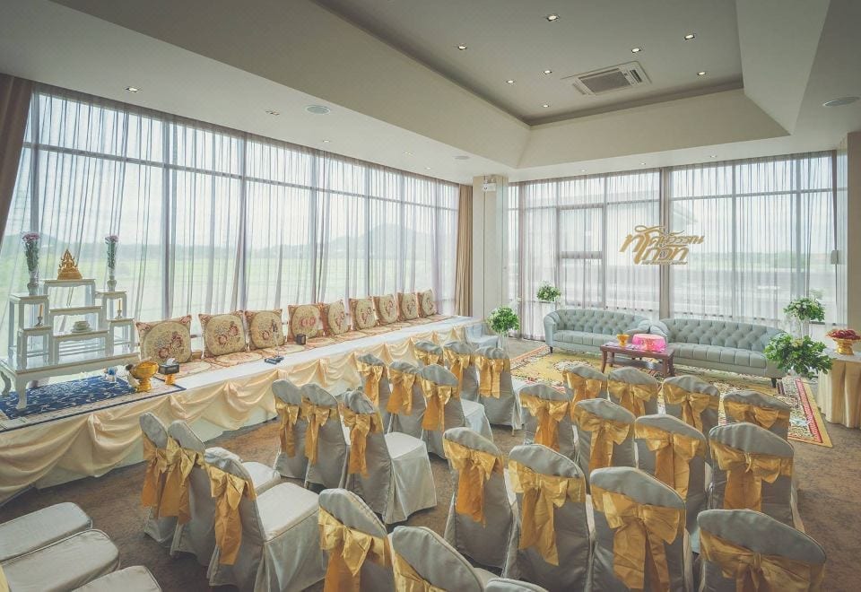 ห้องพักของ Navela Hotel & Banquet ราชบุรี ตกแต่งใหม่ สะอาด พร้อมระเบียง
