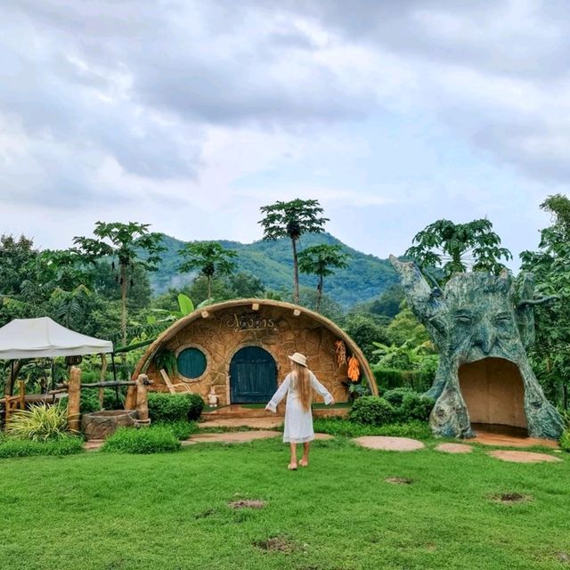บ้านพักสไตล์อาร์ตของ Phu Ingthara Resort สวนผึ้ง ท่ามกลางสวนและภูเขา