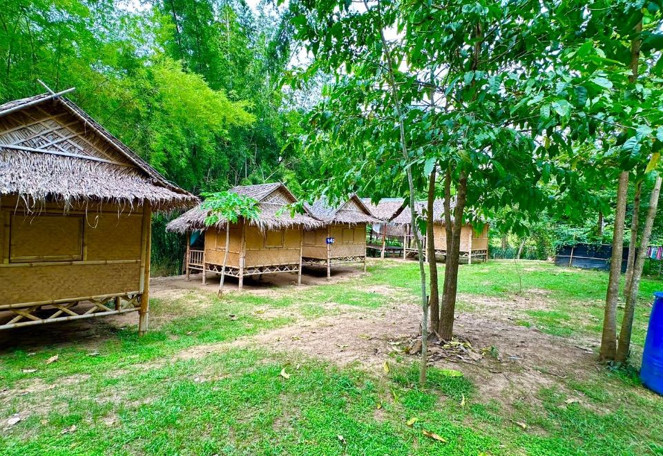 บ้านพักหลังเล็กของ ติดใจ โฮมสเตย์ สวนผึ้ง ราชบุรี ตั้งอยู่ริมลำธารกลางธรรมชาติ