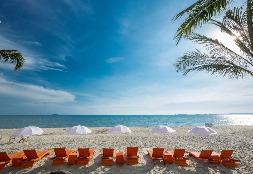 หาดส่วนตัวทรายขาวยาวหน้ารีสอร์ต Bandara On Sea Rayong ริมหาดแม่พิมพ์ น้ำทะเลใส