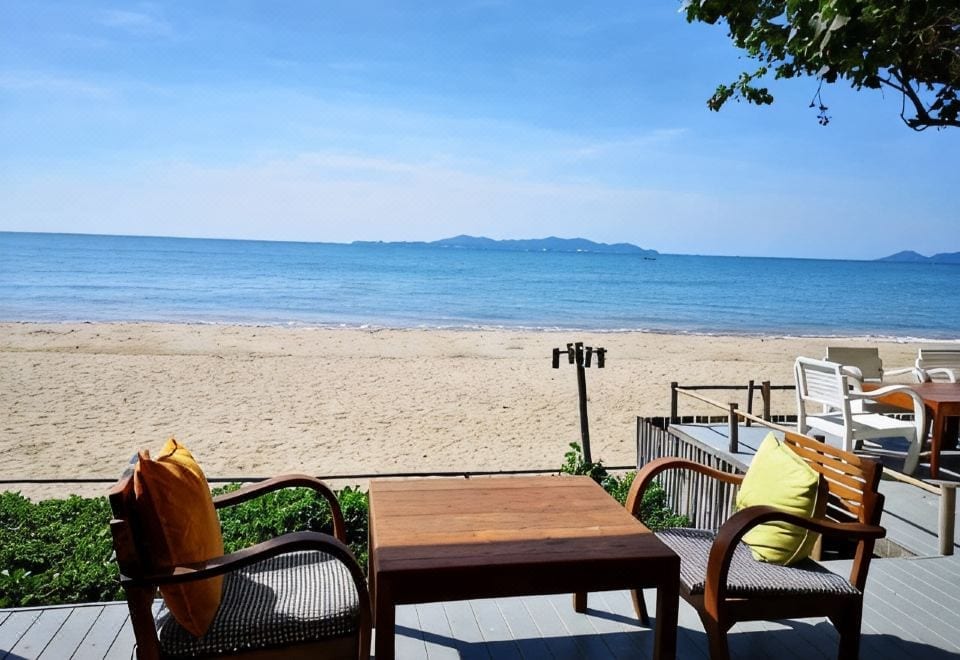 มุมรีสอร์ตสไตล์ไม้ไผ่ติดหาดของ Bari Lamai Resort ระยอง บรรยากาศเงียบสงบ