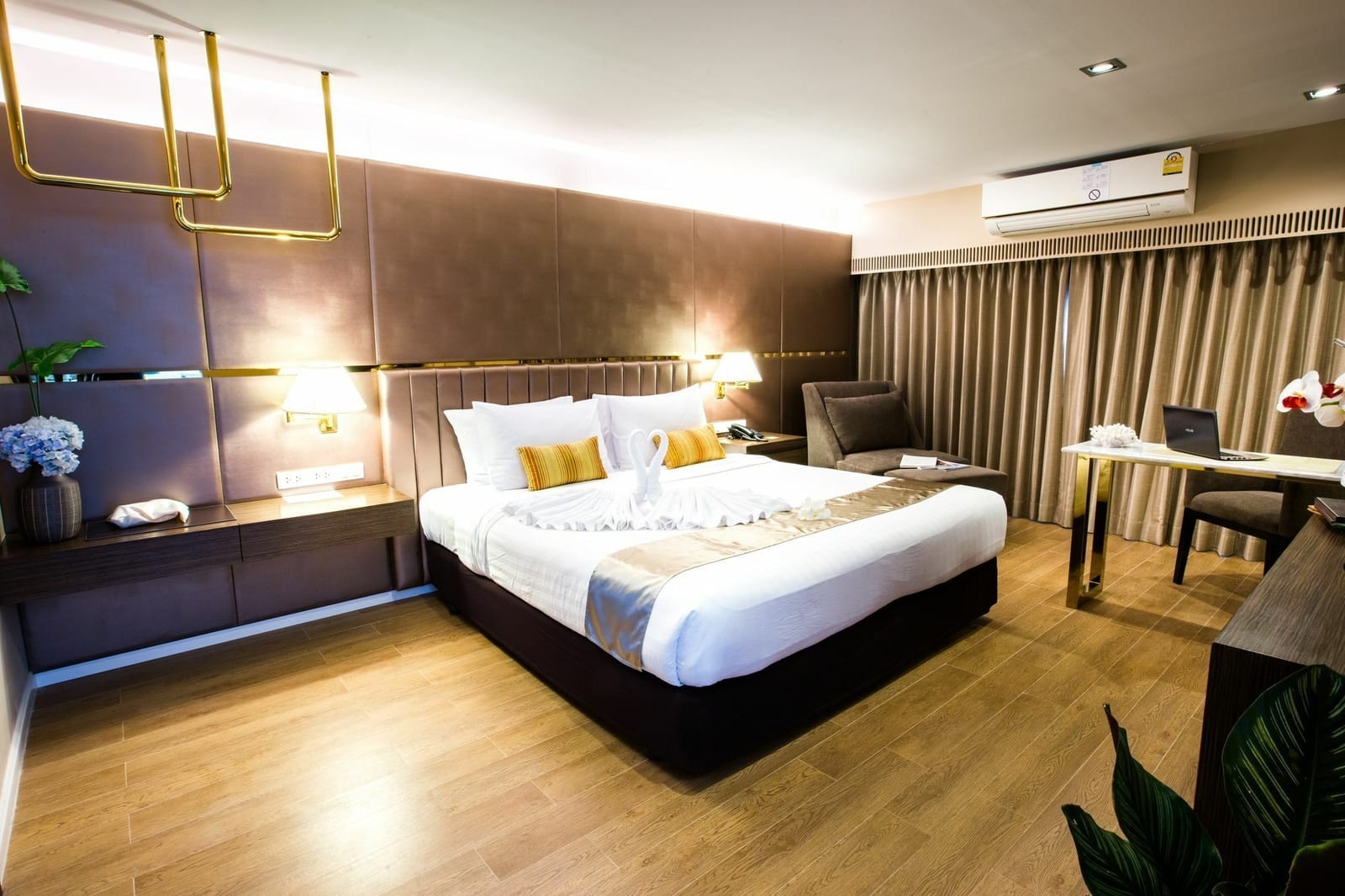 ห้องพักอีกมุมของ Rayong City Hotel พร้อมสิ่งอำนวยความสะดวกพื้นฐานครบในราคาประหยัด