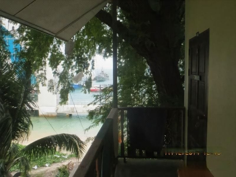 ภาพรวมเกสต์เฮาส์ I-Talay Focus บนเกาะเสม็ด ย่านหาดทรายแก้ว บรรยากาศบ้านพักริมทะเลเป็นกันเอง