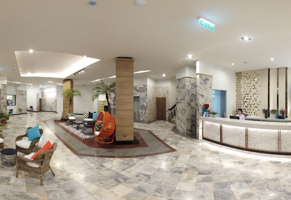อาคารและล็อบบี้ของ M Grand Hotel ร้อยเอ็ด โรงแรมใหม่ใจกลางเมือง