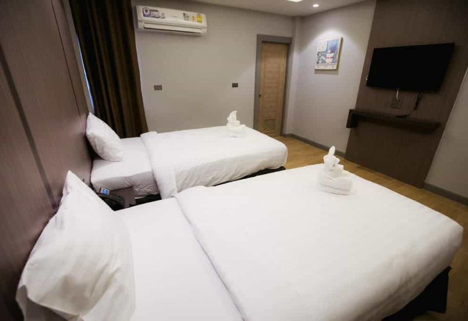 อาคารและด้านหน้าของ The Bed Hotel 101 ร้อยเอ็ด โรงแรมในตัวเมืองบนถนนรอบเมือง