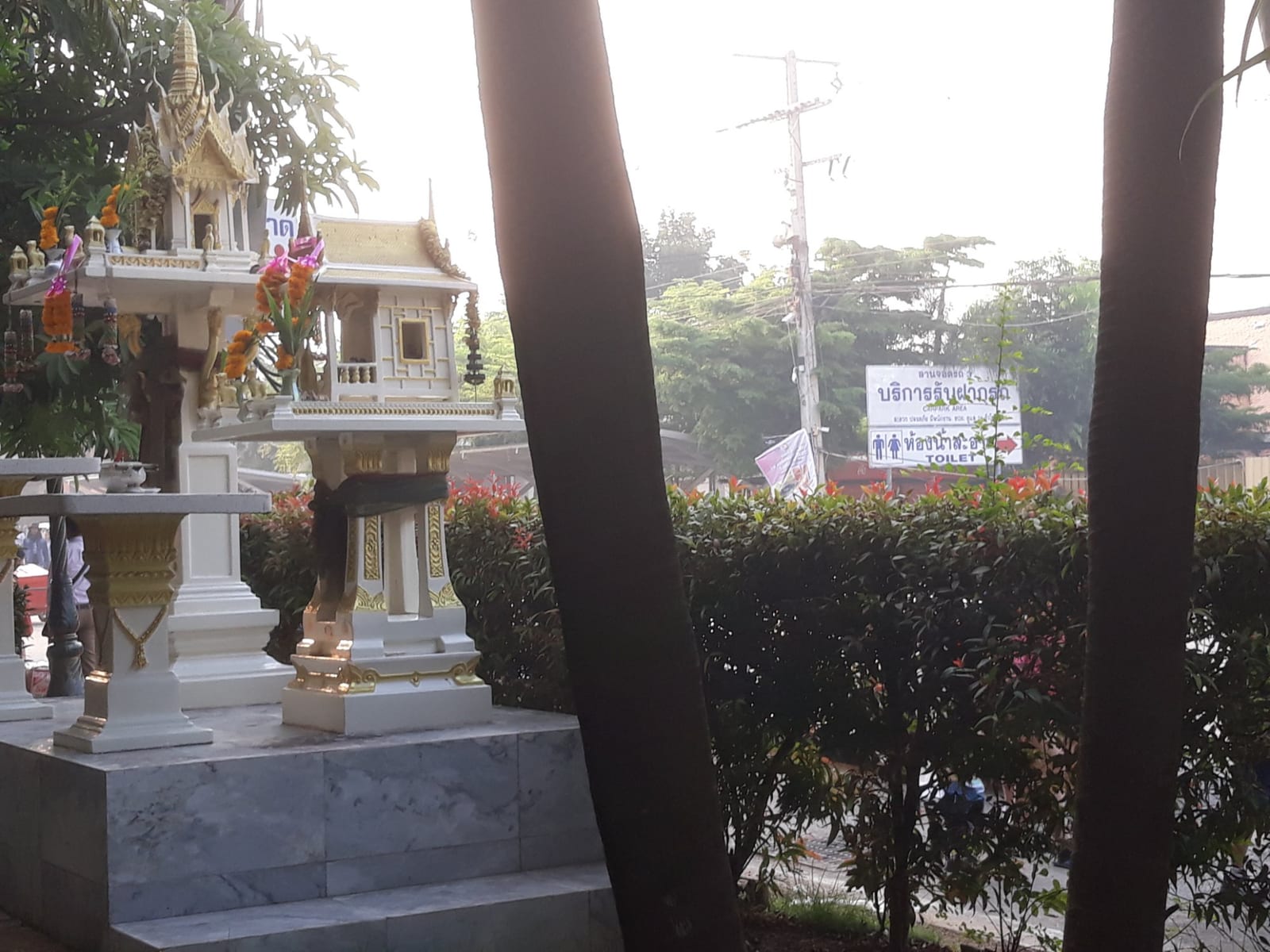 บรรยากาศตลาดโรงเกลือและทำเลของ At Border Hotel ใกล้จุดผ่านแดนไทย-กัมพูชา