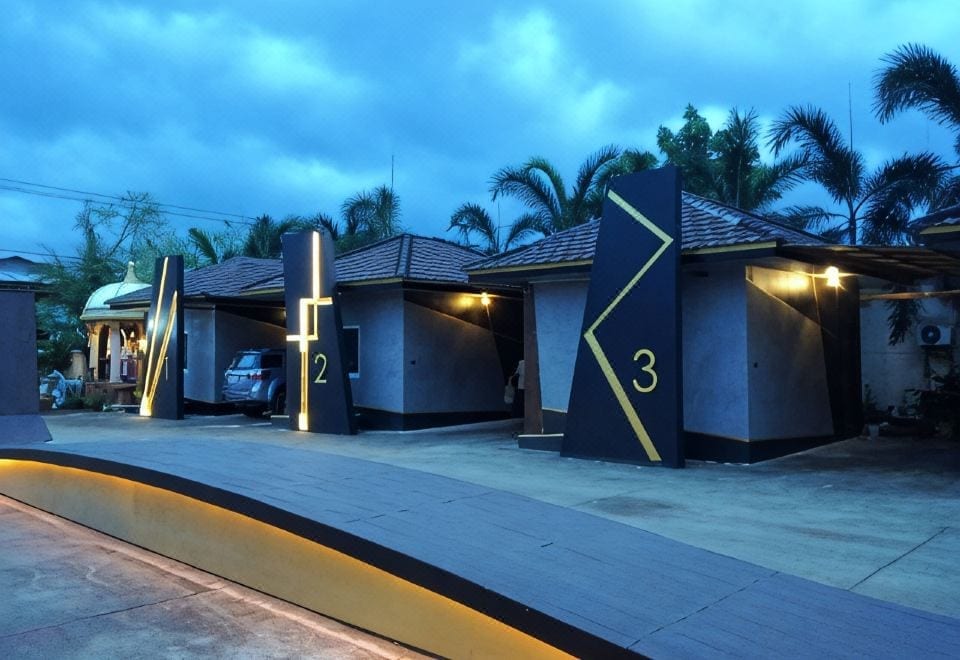 อาคารและพื้นที่สีเขียวของ Golden House Hotel Sakaeo ในตัวเมืองสระแก้ว