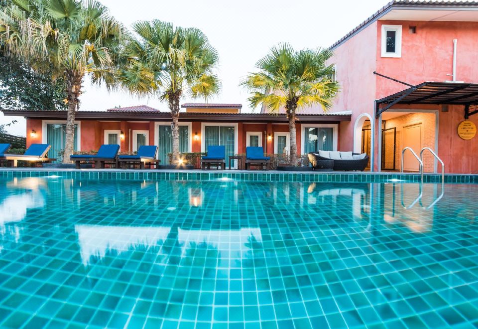 สระว่ายน้ำกลางแจ้งของ La Villa Boutique Hotel Aranyaprathet