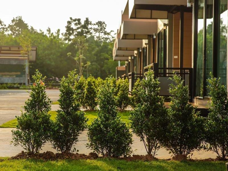 บริเวณสวนและทางเดินภายใน Lemin Resort สระแก้ว ย่านท่าเกษม อำเภอเมืองสระแก้ว