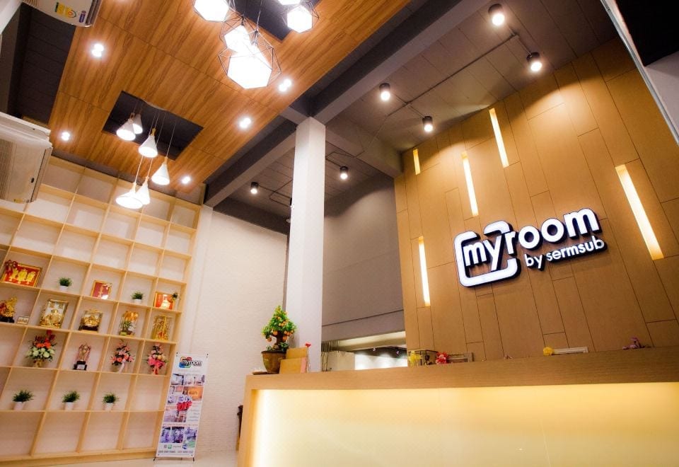 มุมตกแต่งภายในเรียบเก๋ของโรงแรม My Room by Sermsub