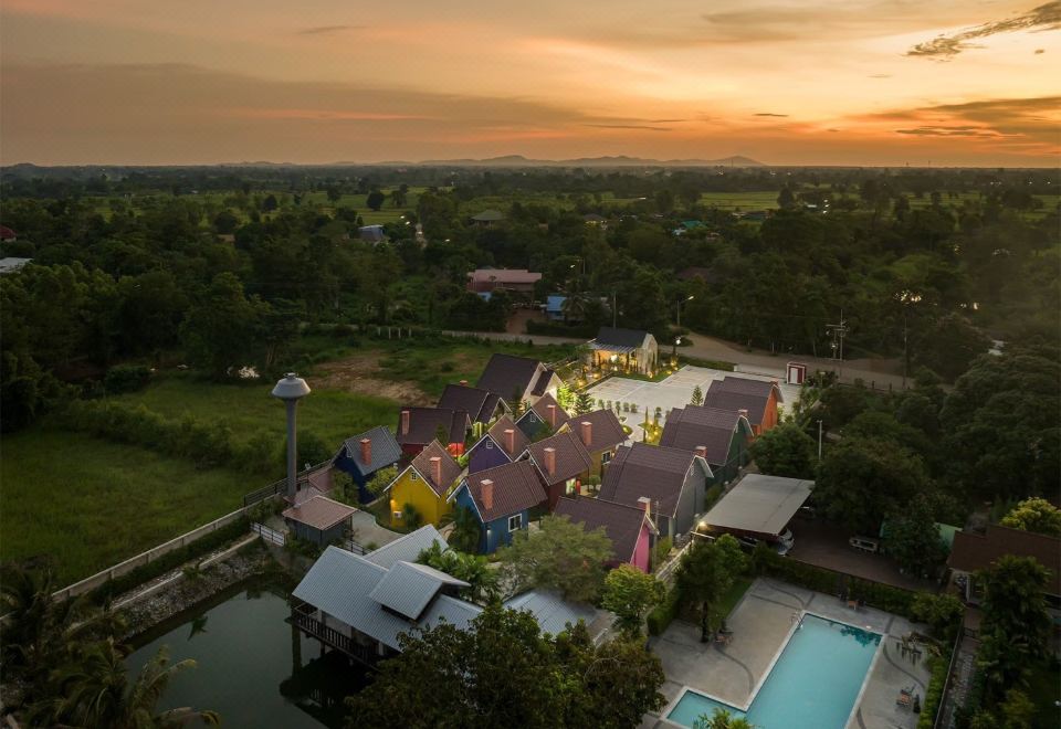 สระว่ายน้ำกลางแจ้งและสวนจัดแต่งของพิชชา วิลล์ รีสอร์ท
