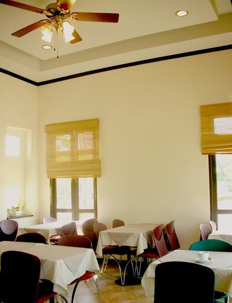 บรรยากาศห้องพักโทนสบายตาของรีสอร์ทในตัวเมืองสระแก้ว