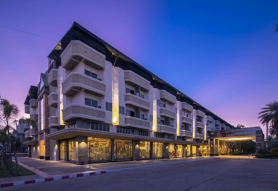 ห้องพักของ Station ONE Hotel อรัญประเทศ ตกแต่งเรียบง่ายโทนสบายตาพร้อมเตียงนอนและห้องน้ำในตัว
