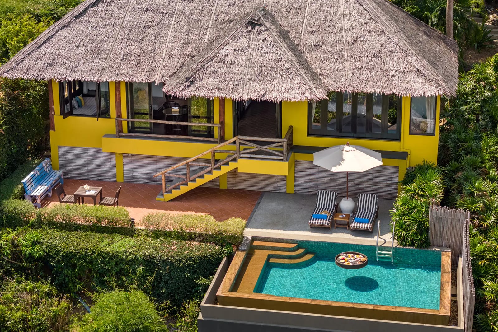 วิวทะเลจาก Hillside Pool Villa ของ SAii Phi Phi Island Village เกาะพีพี