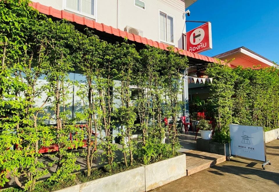 บรรยากาศภายในโรงแรม Honghub Sakon Hotel โทนสว่างสบายตา ใกล้สถานีขนส่งสกลนครแห่งที่ 2