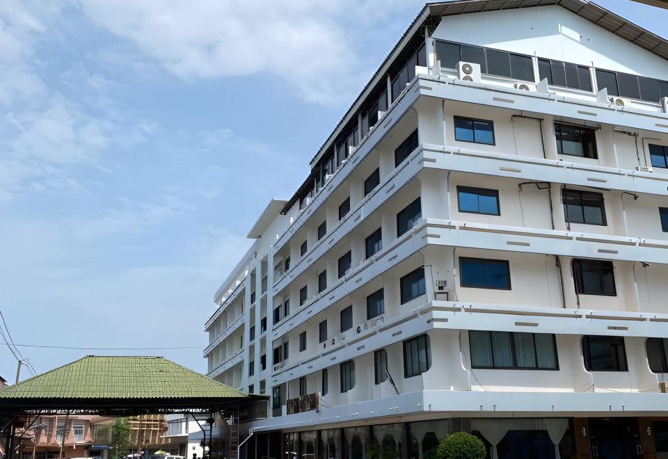 อาคารโรงแรม Imperial Sakon Hotel สกลนคร โรงแรมเก่าใจกลางเมือง