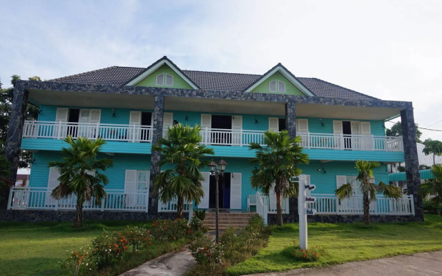 ห้องพักของ Na Kasalong Hostel สกลนคร เตียงนอน เครื่องปรับอากาศ และห้องน้ำในตัว