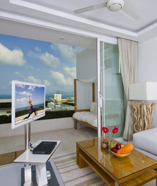 One Bedroom Pool & Terrace Suite ของ Code Samui พร้อมระเบียงและมุมนั่งเล่นวิวทะเล